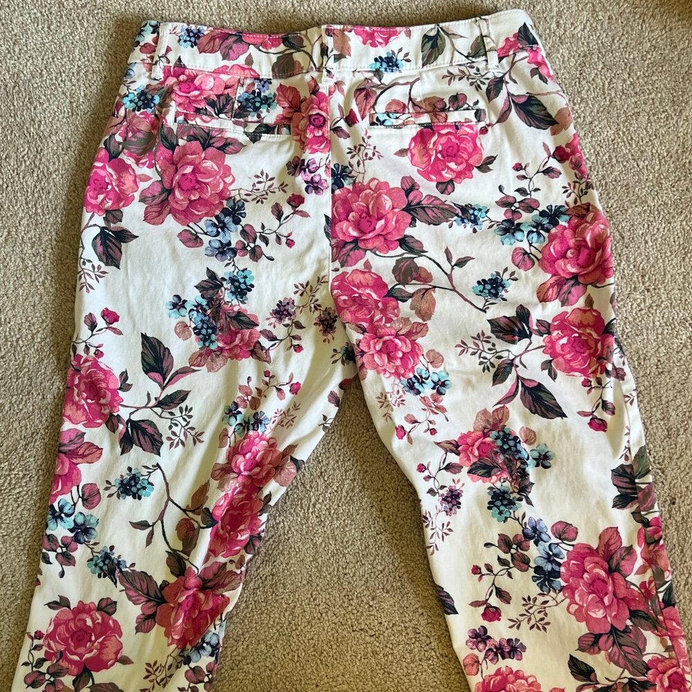 St Johns Bay Women's Floral Capri Pants - Picture 2 of 14